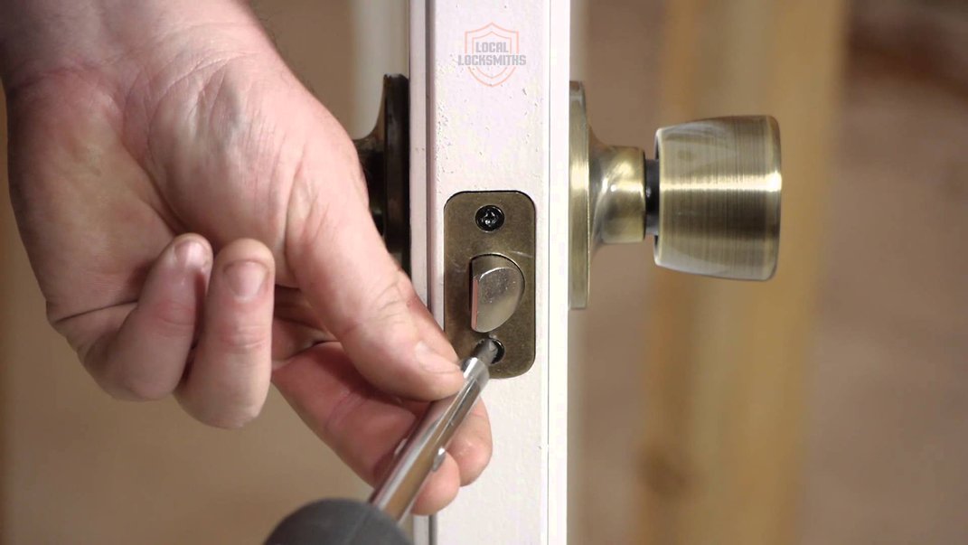 locallocksmith_'s tweet image. Need a Door or Window Lock Repaired? #irishbizparty Home or Business we come to you! LocalLocksmiths.ie