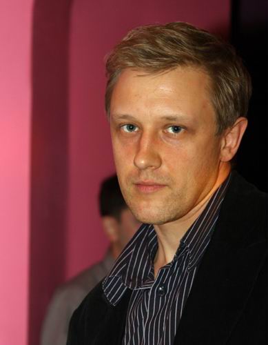 44 года Сергею Горобченко. Смотреть "Миннесоту": now.ru/item/movies/dr…