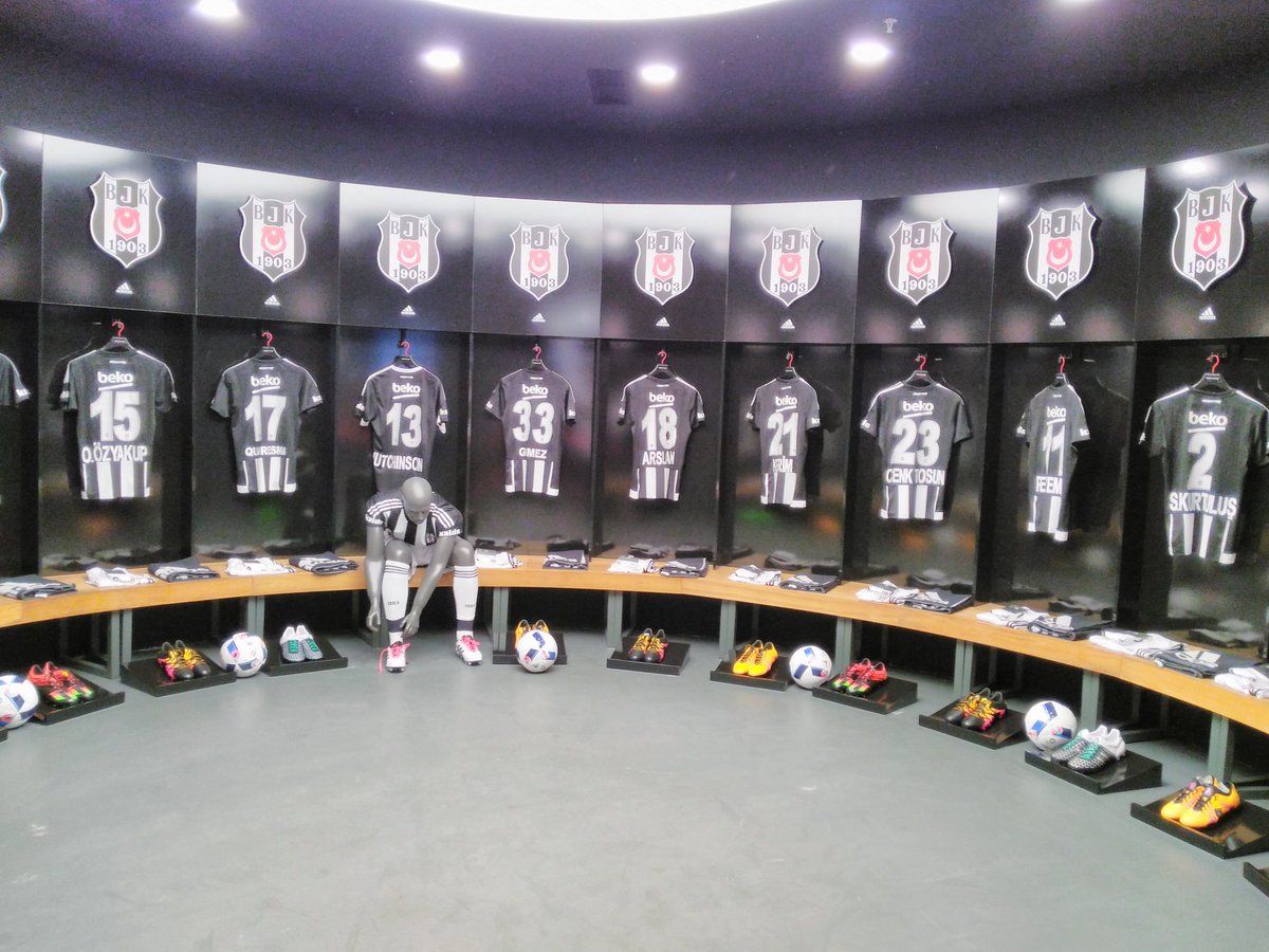 BJK7703's tweet photo. Bir Seni Sevdik..!
Bir de Senin olan her şeyi #Beşiktaş ❤ 😘 https://t.co/fOqI9NWTXW