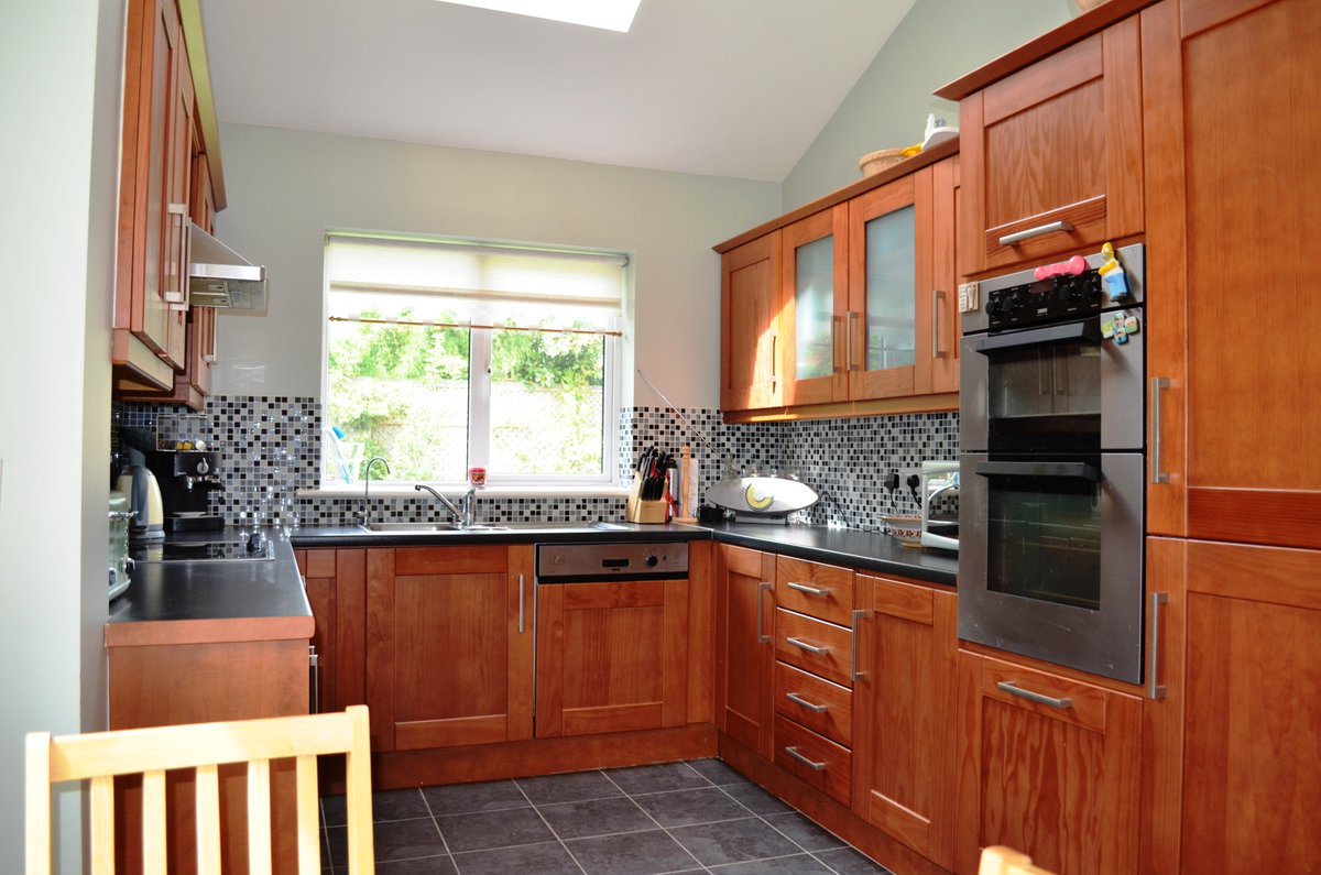 Flynnassoc's tweet photo. #Swords #newtomarket #mustbeseen #Boroimhe #westfacing 4 bed semi 1,270 sq ft approx. Call #FlynnSwords 018901141 https://t.co/3pKVJ6EwLk
