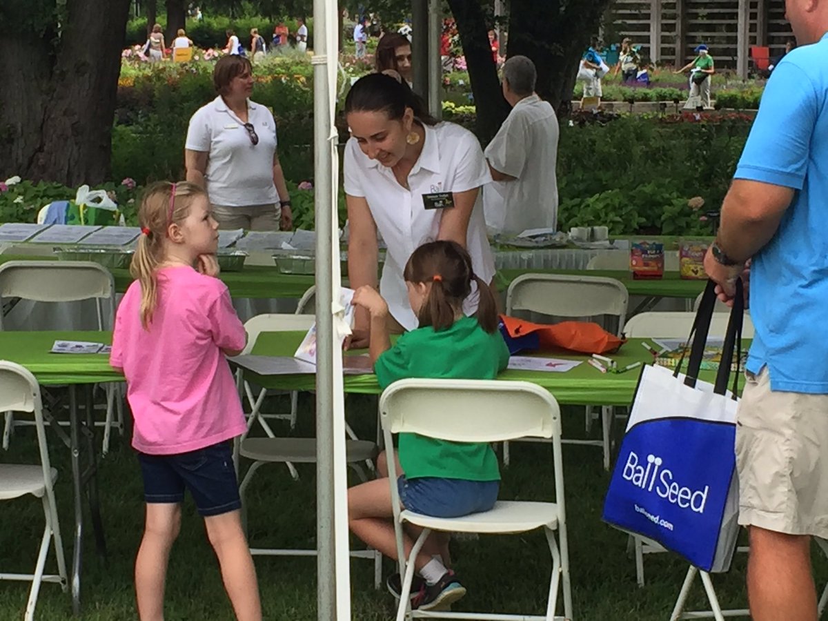 BallHort's tweet photo. Kids are always welcome! #BallFieldDay #jumpyhouse #bubbles @BallColorLink https://t.co/Jr2QkzPbI0