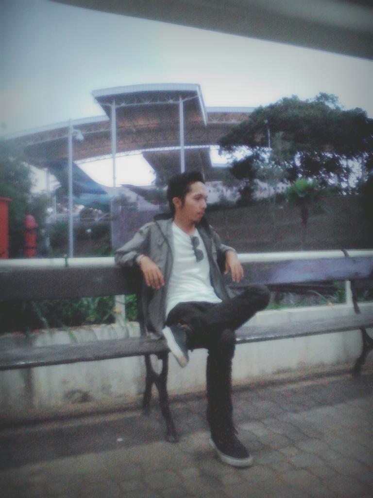 runothe's tweet photo. Have you ever think about me ? About my condition..im here always thinking about you girls :( :s https://t.co/ZRgWYROANt