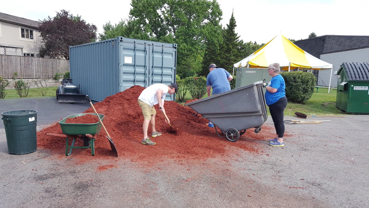 WabtecCorp's tweet photo. GE Transportation employees along with other #GEChicago volunteers are supporting @YMCAChicago during Community Day. https://t.co/J0GVlOivMP