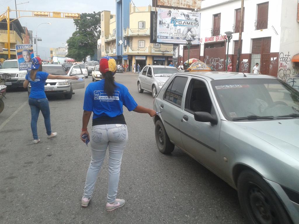 RoscioUNT's tweet photo. Hoy la @jds_roscio Realizando Activismo en #Svjm #Roscio #Guarico @partidoUNT https://t.co/QauU4DmtqN
