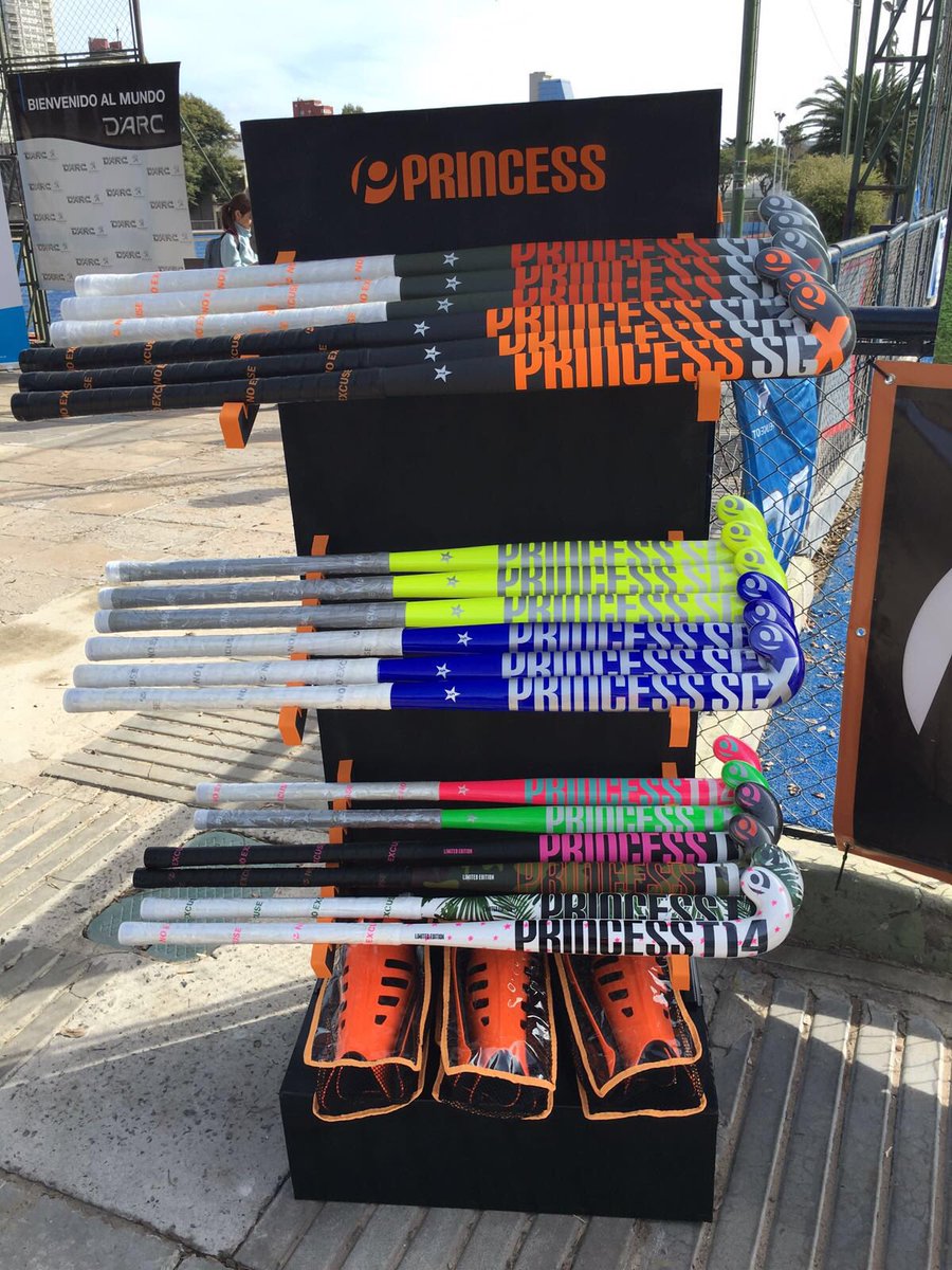 PSportsgear's tweet photo. Vandaag zijn onze sticks in Argentinië gelanceerd! Gevierd met een clinic voor 100 kids #No #Excuse #Sin #Excusas https://t.co/4BxbPGdSrU