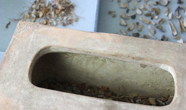 harvartmuseums's tweet image. A behind-the-scenes peek at an ancient Etruscan urn containing human remains #dayofarch hvrd.me/ZVsM3