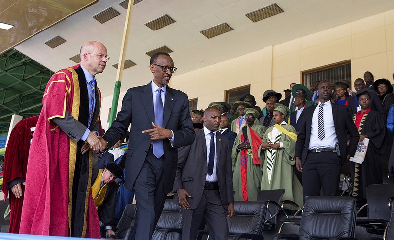 RwamuhiziA's tweet photo. #URgrad2016 #Amahoro Stadium #Kigali Rwanda President aragira ati Muze Muhangane nubushomeri Bubategereje.#Igihe.com https://t.co/jJYlclt9Ez
