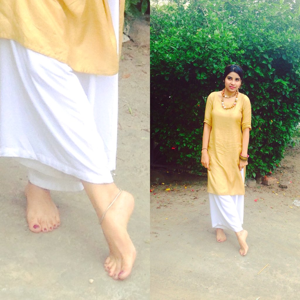ritupandiit's tweet photo. #BareFeetChallenge- Day 1
Read whole day story at my insta handle- @oimfashionn or Fb- @Oimfashion #YoungBankers https://t.co/1UGes7jO4m