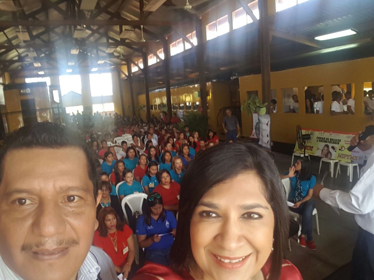 mirhn's tweet photo. Presentes en la ciudad del Progreso en el 1er Congreso de Jóvenes Emprendedores en la ciudad del norte https://t.co/0huoEJ8Hwe