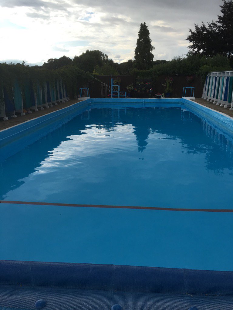 kimptonpoolclub's tweet image. Busy day of lessons and Rookie Lifeguarding and floats - but pool has been very quiet for last hour #fancyaswim?