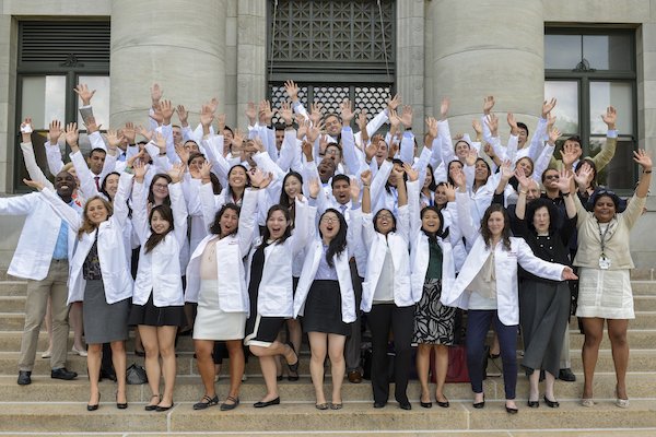 Harvard Medical School en Twitter: "The Class of 2020 will officially be  welcomed to HMS during next week's #WhiteCoatDay https://t.co/Qpg8rBJBuX" /  Twitter