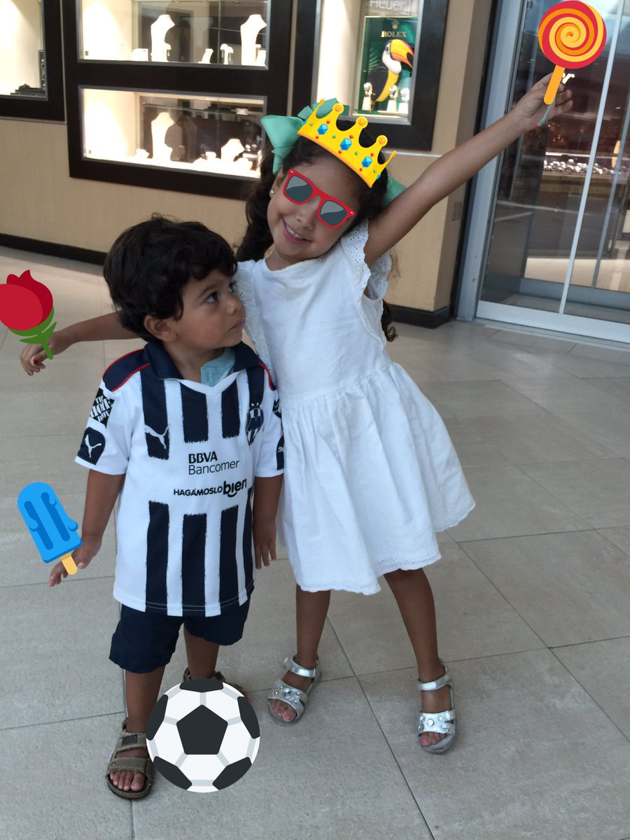 victorjimenezc's tweet image. Trying new twitter #StickTogether on photos!