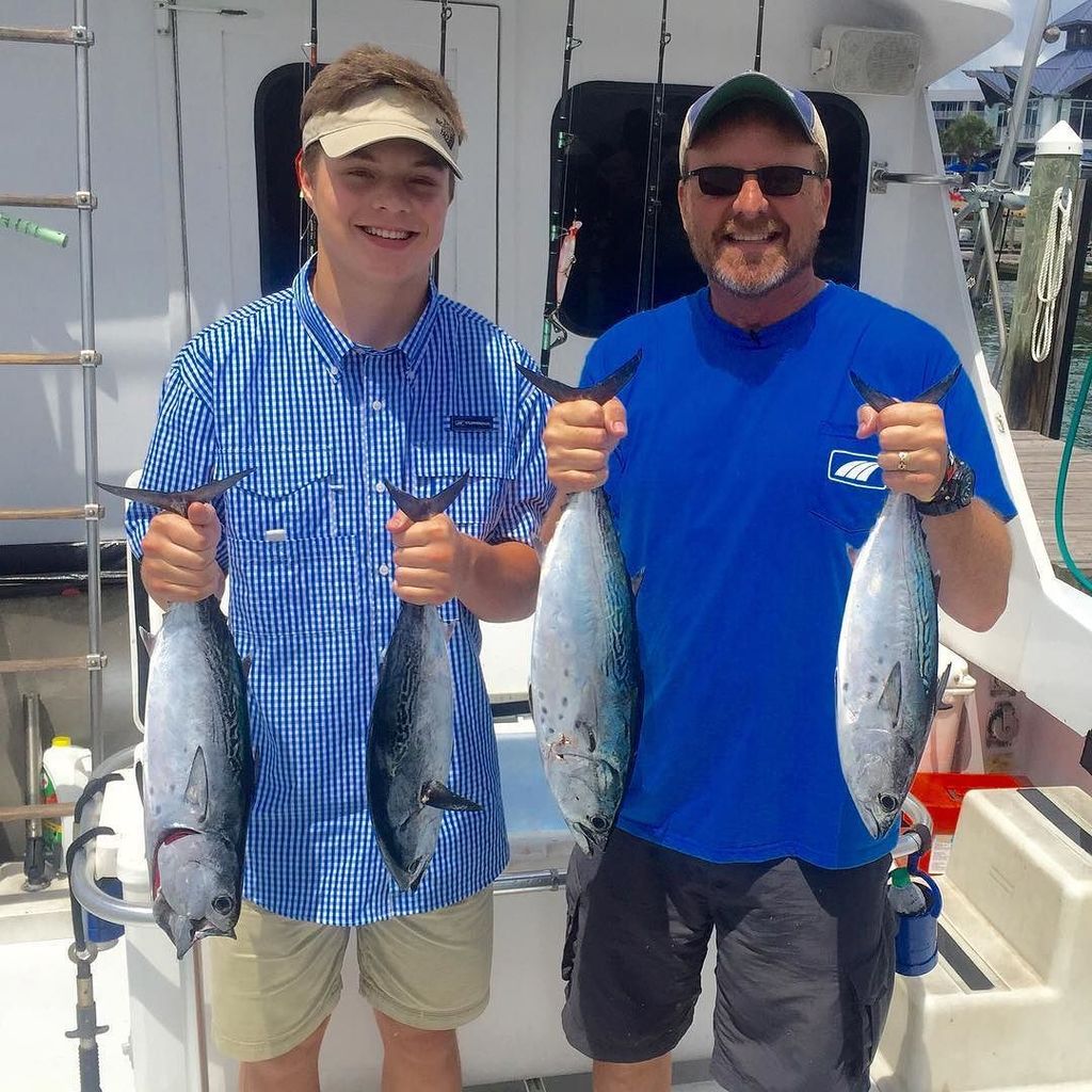 BobSnell's tweet photo. Me and my lil buddy with some Bonita!!! Gotta be the @turnrows shirts. #orangebeach #turnr… https://t.co/KgBHDe2HoW https://t.co/6TOjbUnI5E