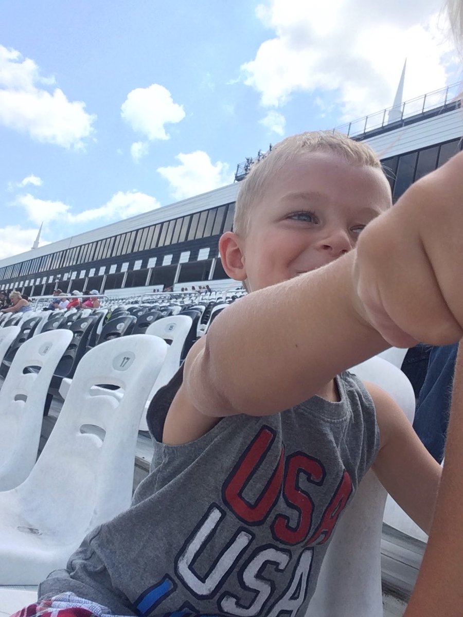 cholkom's tweet photo. Look momma!! Here they come!! #nascarlove #papsboy https://t.co/ZVVdQ8k4wE
