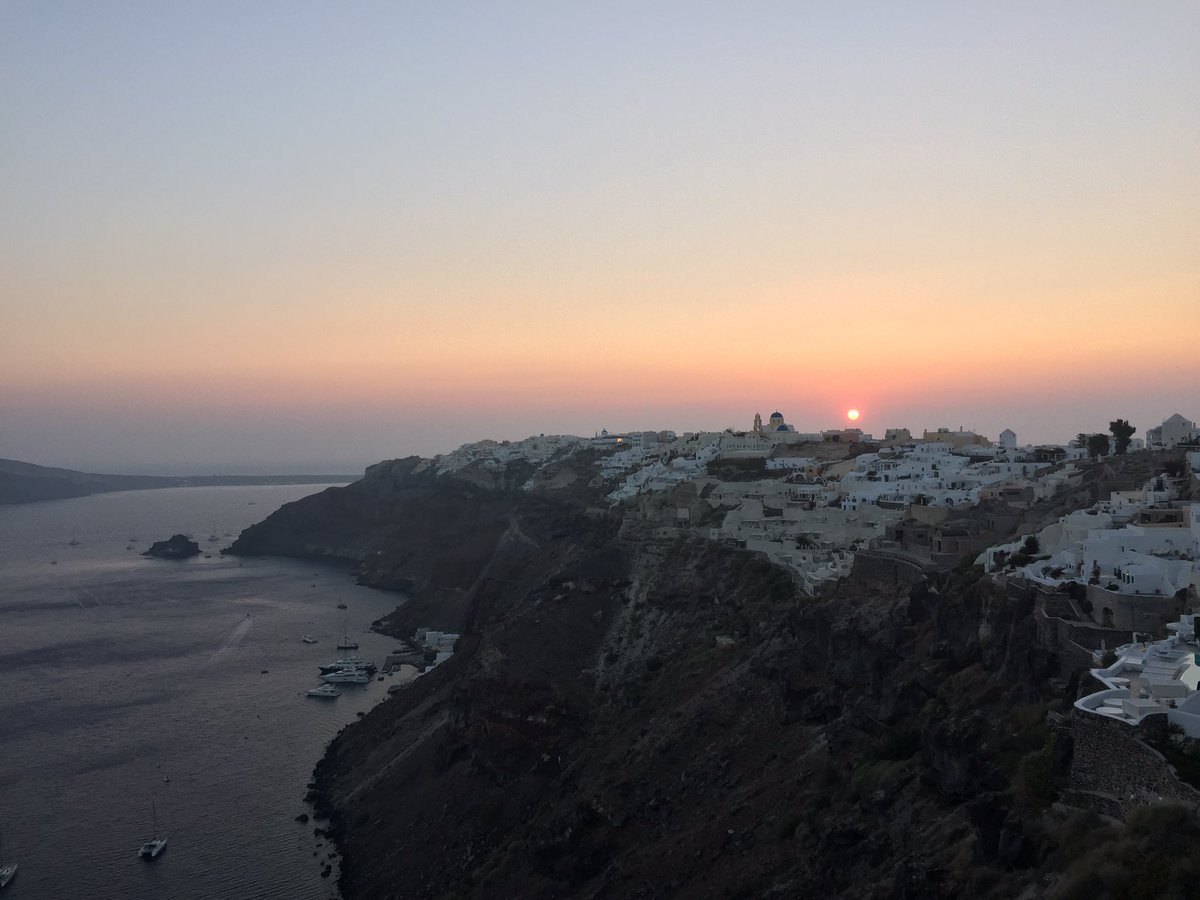 AliceVMeerbeeck's tweet photo. Hello Santorini! The view won't get better... From our swimming pool! ☀️😎🌄🏝 #sunset #travel #Santorini https://t.co/YGI2gyaYvK