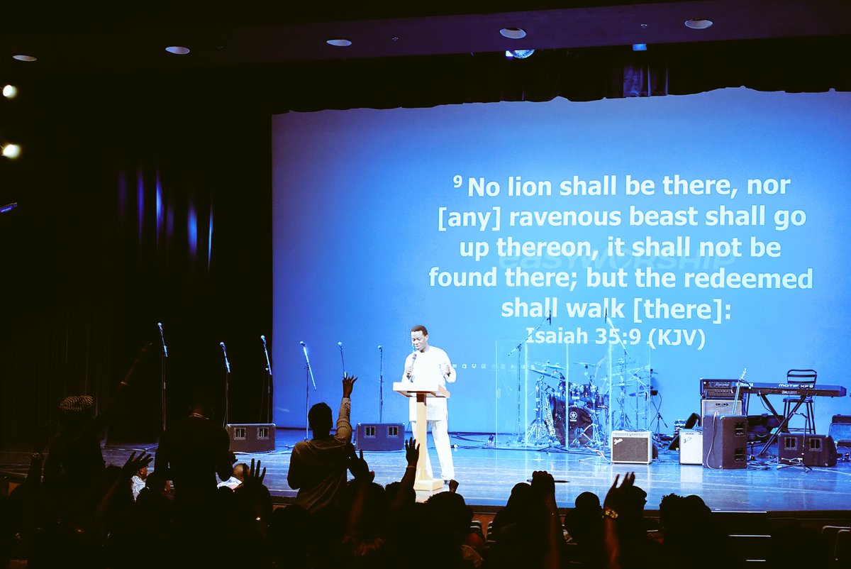 YASMCanada's tweet image. What an awesome session! Thank you sir @DareAdeboye #LiveitLoud2016 #LILEdmonton2016 #Stand2016