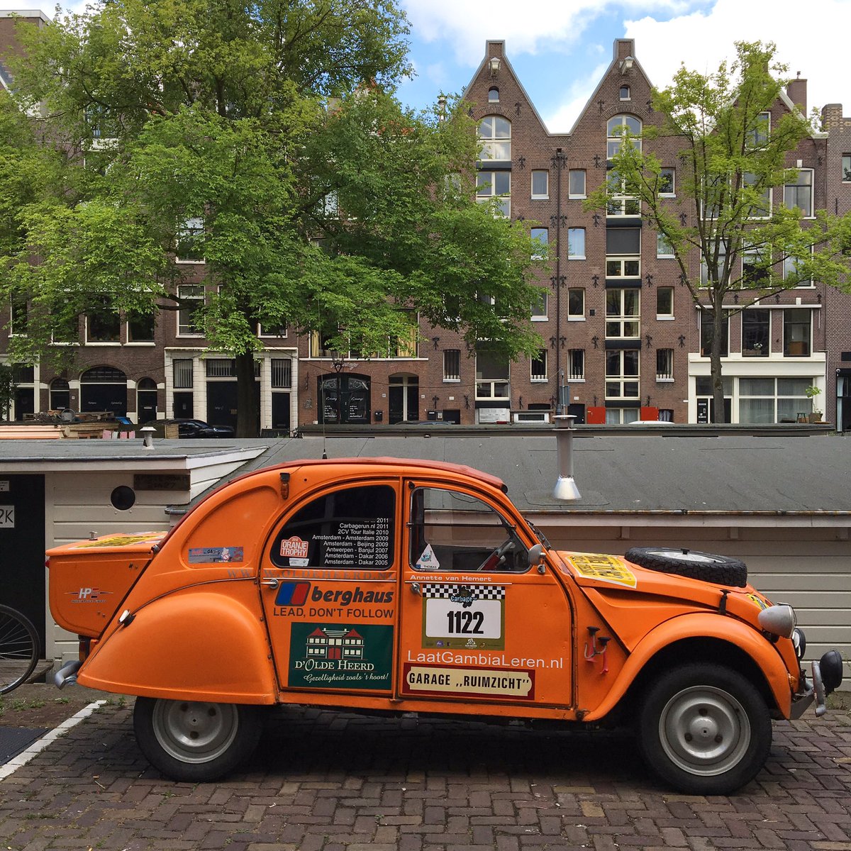 lacarista's tweet photo. Lead, don't follow !
Amsterdam-Dakar 2005/2006
#dodoche #dedeuche #2CV https://t.co/Ll9bZSYoRd