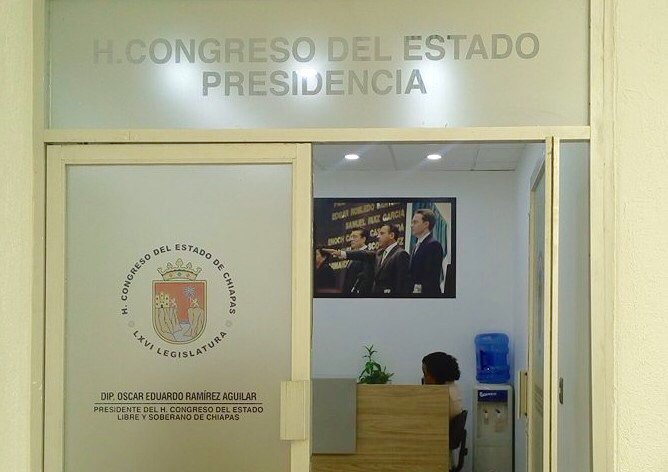 AlertaChiapas's tweet photo. Oficina de Eduardo Ramírez en Congreso recién remodelada y sin usarse https://t.co/zetsXmFYXf https://t.co/sl6eNwf6Wy