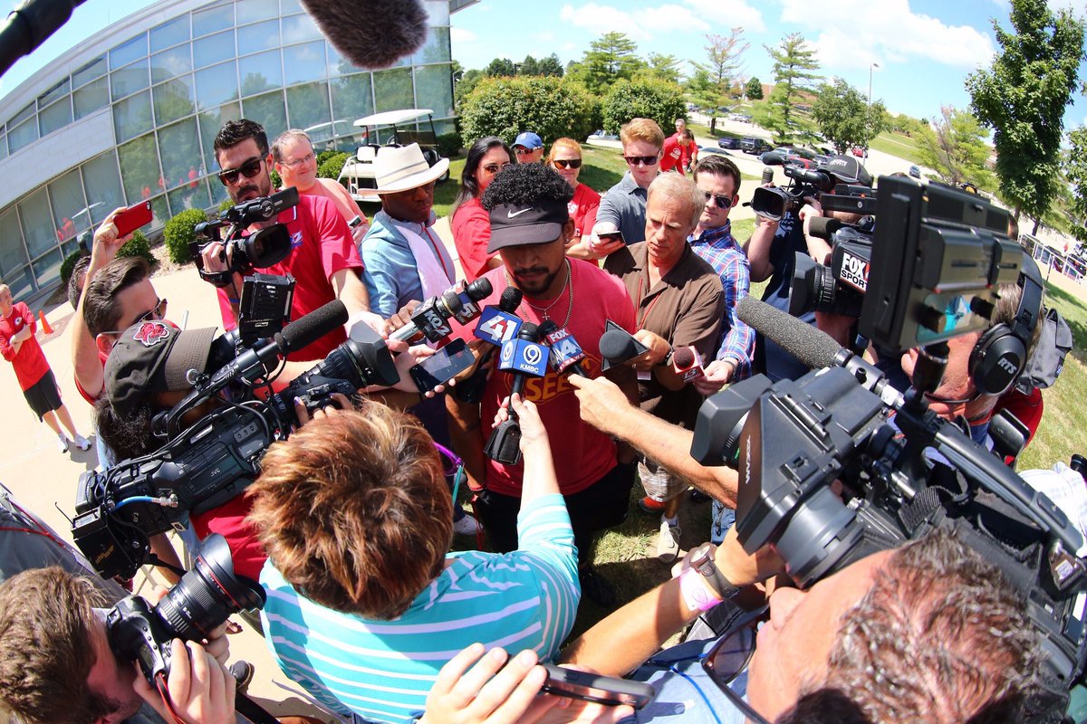 Jamaa1May's tweet image. #IThinkISee12 #DailyDamage 
Chapter 3.