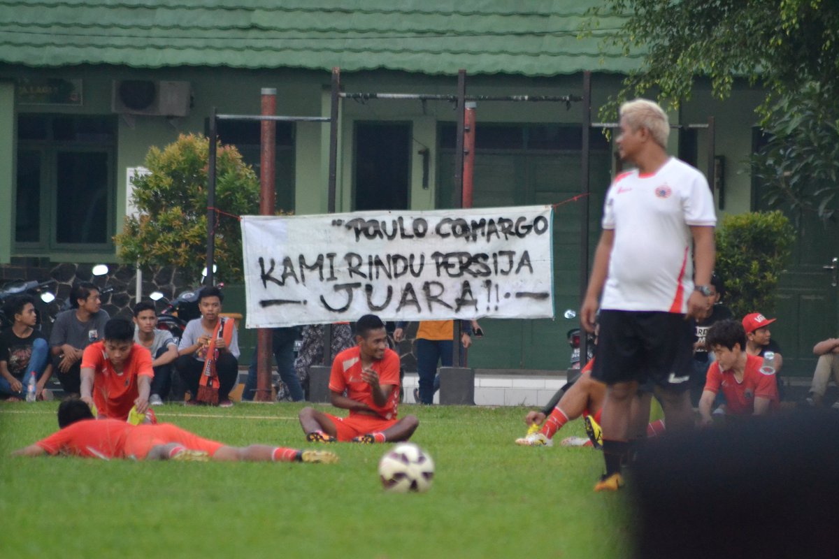JakOutLine's tweet photo. Masih setia utk Kalian @Persija_Jkt disini #PersijaDay #CamargoOut https://t.co/T25zCtDYdS