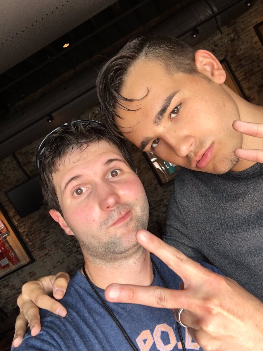 1075theriver's tweet image. Look who just arrived @HRCNashville #RiverOnTheRooftop @JacobWhitesides @Jordan_Fisher - starts at 2pm!!!