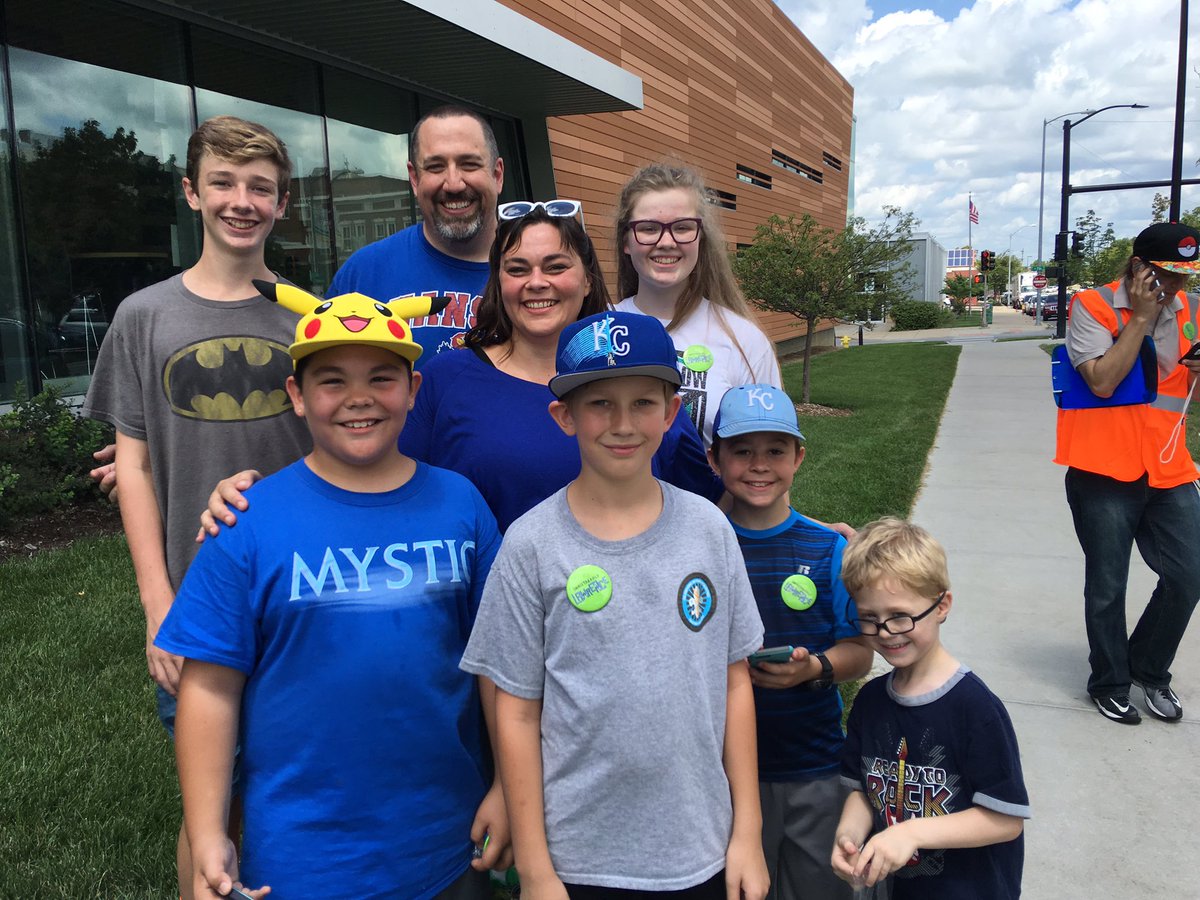 lawrenceks's tweet photo. Part of our awesome crew today! Great to meet everybody! @eXploreLawrence #piKAWchu https://t.co/V3IgKKtklw