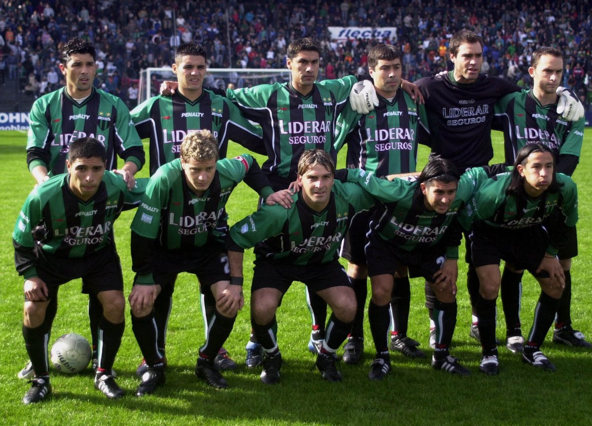 FotoFutbolRetro's tweet photo. [2003] Chicago copó Avellaneda para jugar contra Arsenal https://t.co/36GkvuP3Ac