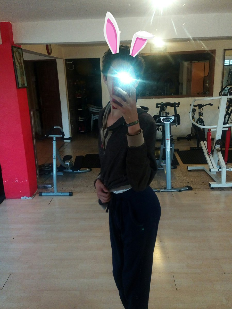 damian_xcx's tweet photo. Hoy toca pierna papa #gym #SiguemeYTeSigo #buttyman #aentadillas #gluteos #FelizViernes #nalgon #conejo #fitness https://t.co/weZlcMDsOj