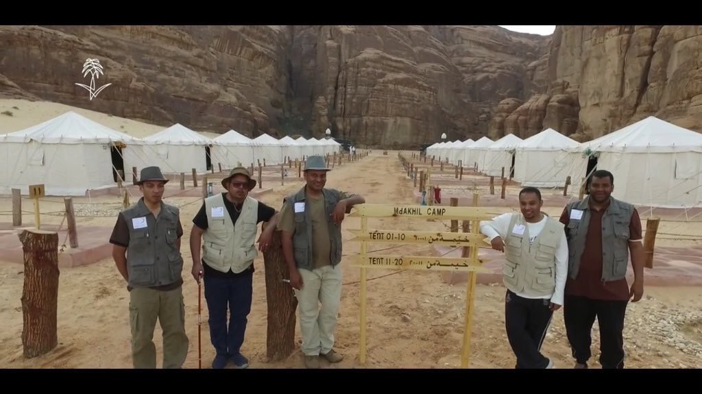 مخيم مداخيل في #العلا 
مخيم سياحي رائع  بجهود شباب سعوديين

#العلا 
#السعودية