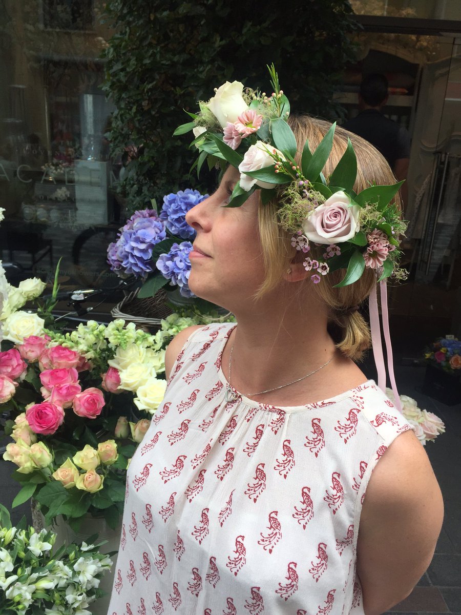 academyflowers's tweet photo. Beautiful head dresses made by our Classic Diploma Students #headresses #courses #flowers #london https://t.co/Xiq4iLAaeE