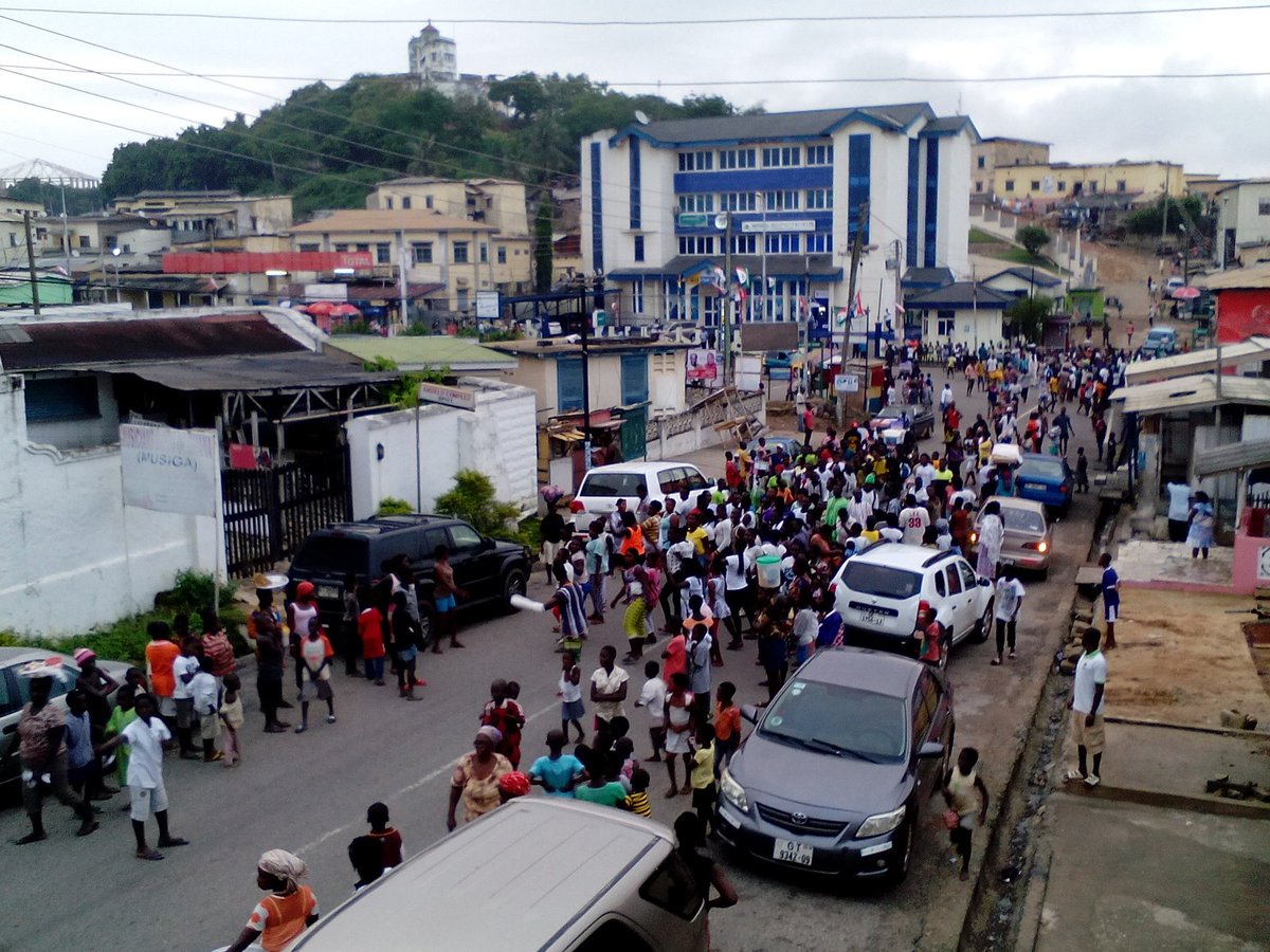 VoyagesAfriq's tweet photo. The atmosphere at the #ChapelSquare is electrifying as the crowd grows thicker. #EmancipationDay @lizofosuadjare https://t.co/LHKWUfkWYM