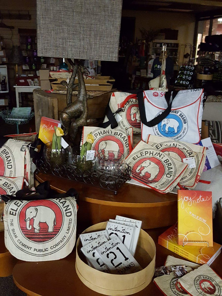 vintagepoint_fm's tweet photo. @maliadesigns is love with Fair Trade purses made from cement bags. And, come on, who doesn't love elephants? https://t.co/ydmMckcJ5h
