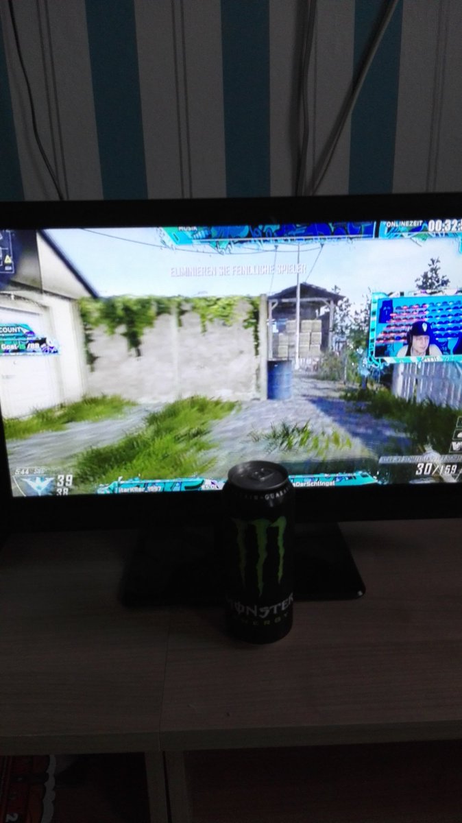 Curryking161's tweet photo. @MontanaBlack  gediegen Livestream gucken👍 https://t.co/gR0AWX6gIo