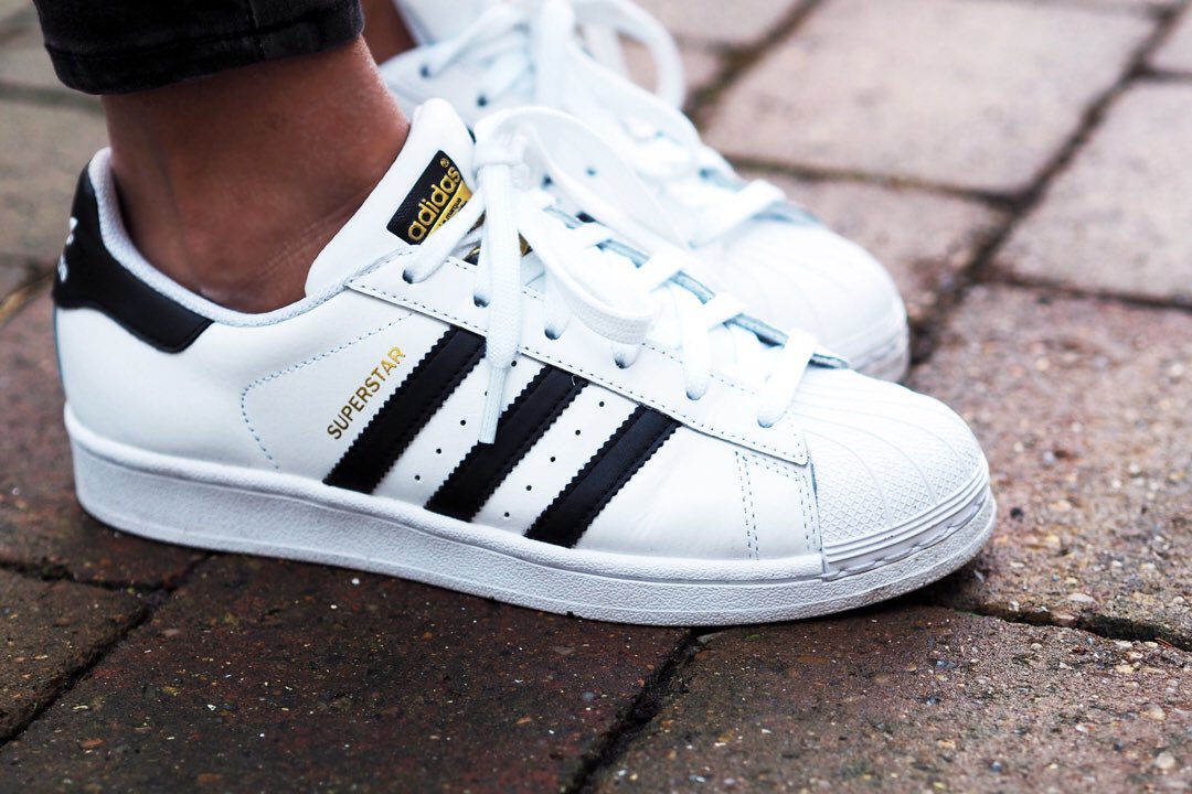 _basicbitches1's tweet image. You know you&apos;re basic if you have these shoes