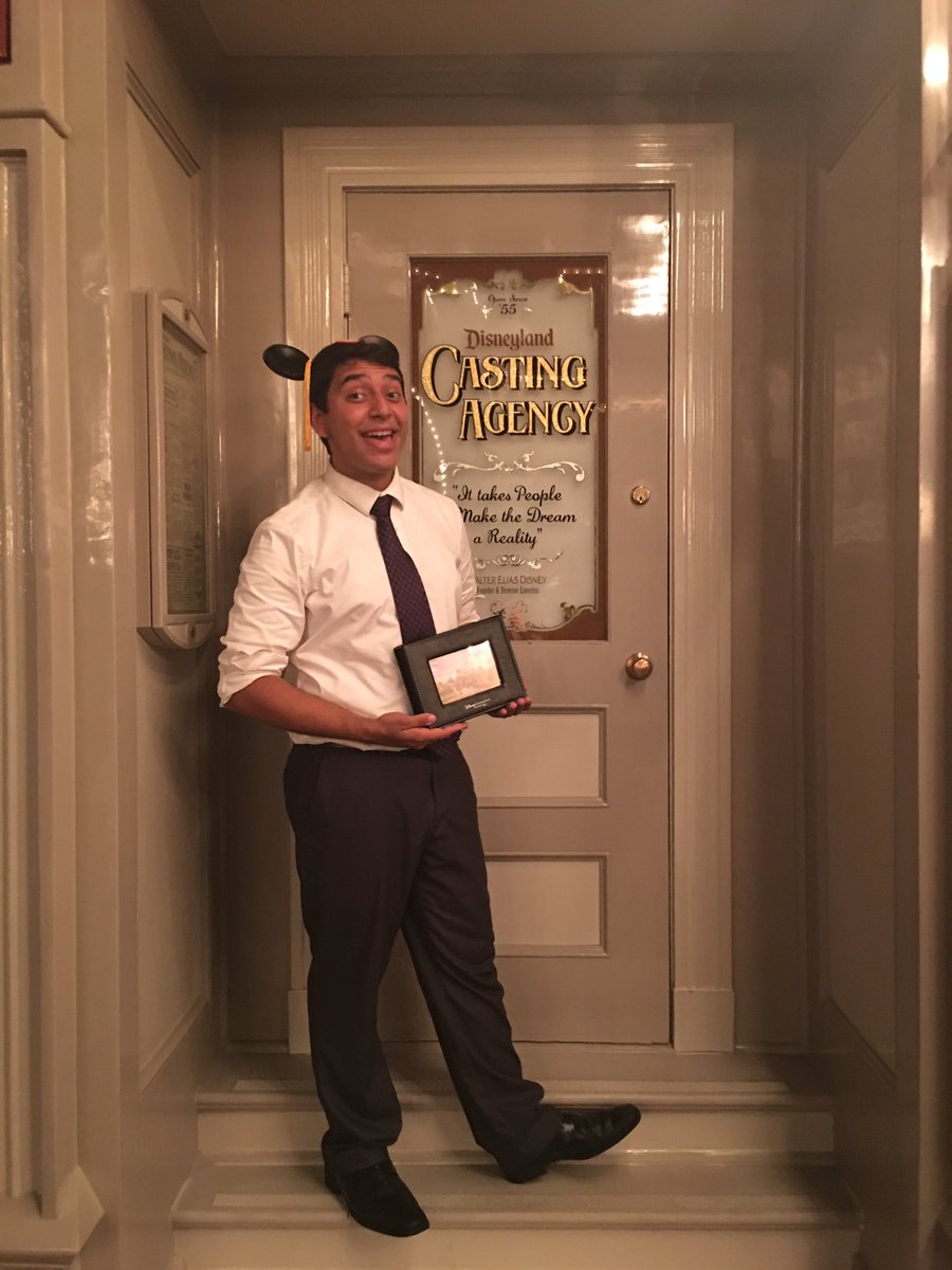 adrian_A113's tweet photo. An Amazing night at Disney College Program Celebration!!!! 🌟❤️✨#DisneyCollegeProgram #dcpspring2016 #dcp #disneyland https://t.co/xSjLrG96QA