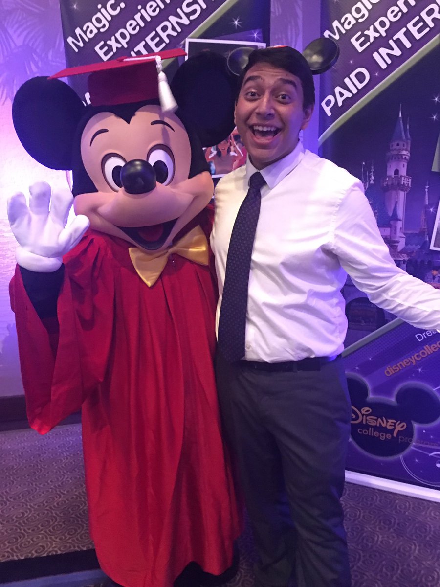 adrian_A113's tweet photo. An Amazing night at Disney College Program Celebration!!!! 🌟❤️✨#DisneyCollegeProgram #dcpspring2016 #dcp #disneyland https://t.co/xSjLrG96QA