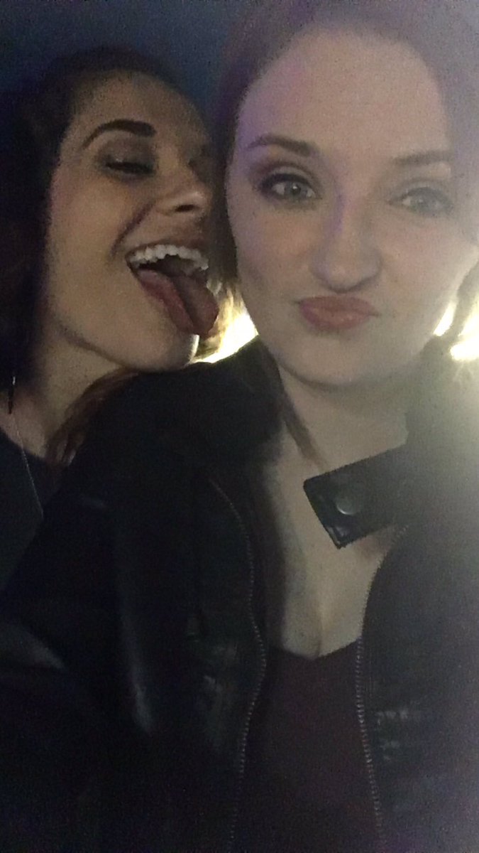 ChelcieRitchie's tweet photo. Miss you. @KelseyRice94 😥 https://t.co/huJDzuabPP
