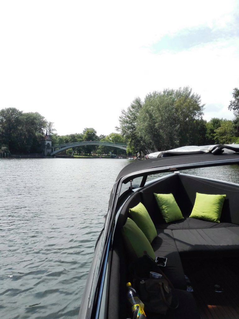Alexander_W_B's tweet photo. Heute mal mit der #Mascha von #Spreeboote #Berlin übers Wasser geschippert. Ahoi ! https://t.co/ATFICR1fUV