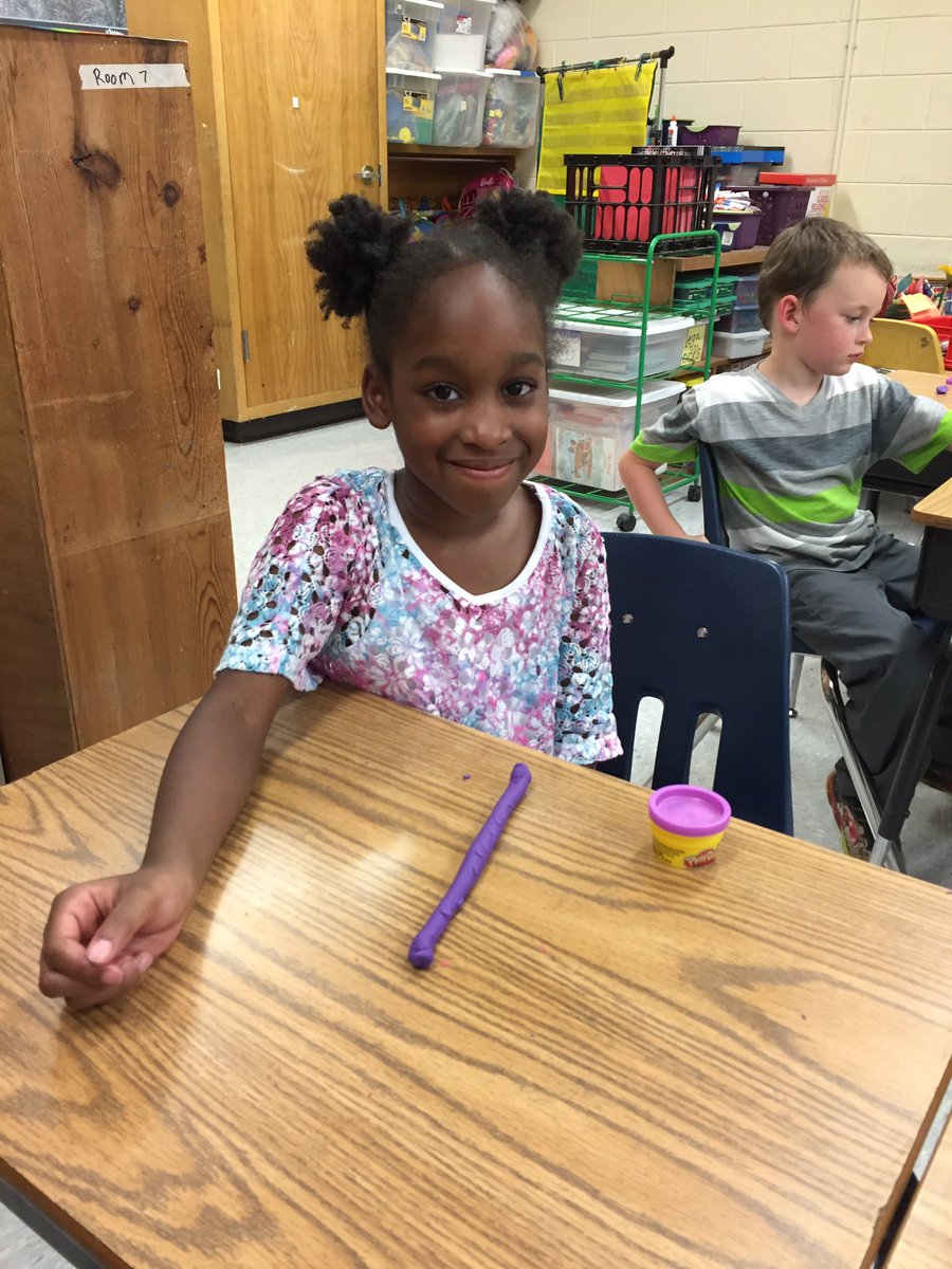 tjmy717's tweet photo. We had a fun first day of school in First Grade! @HeardMixon https://t.co/LmTz0puIfN
