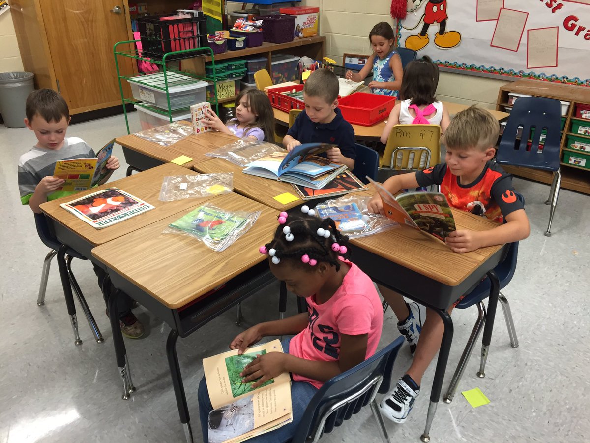 tjmy717's tweet photo. We had a fun first day of school in First Grade! @HeardMixon https://t.co/LmTz0puIfN