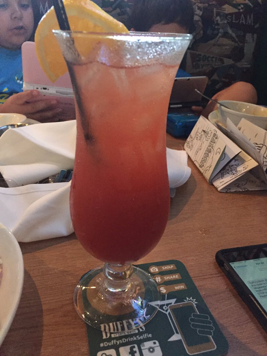 emeraldjade26's tweet photo. Enjoying my Planters Punch! #DuffysDrinkSelfie #Duffys https://t.co/R2HYY8gWQf