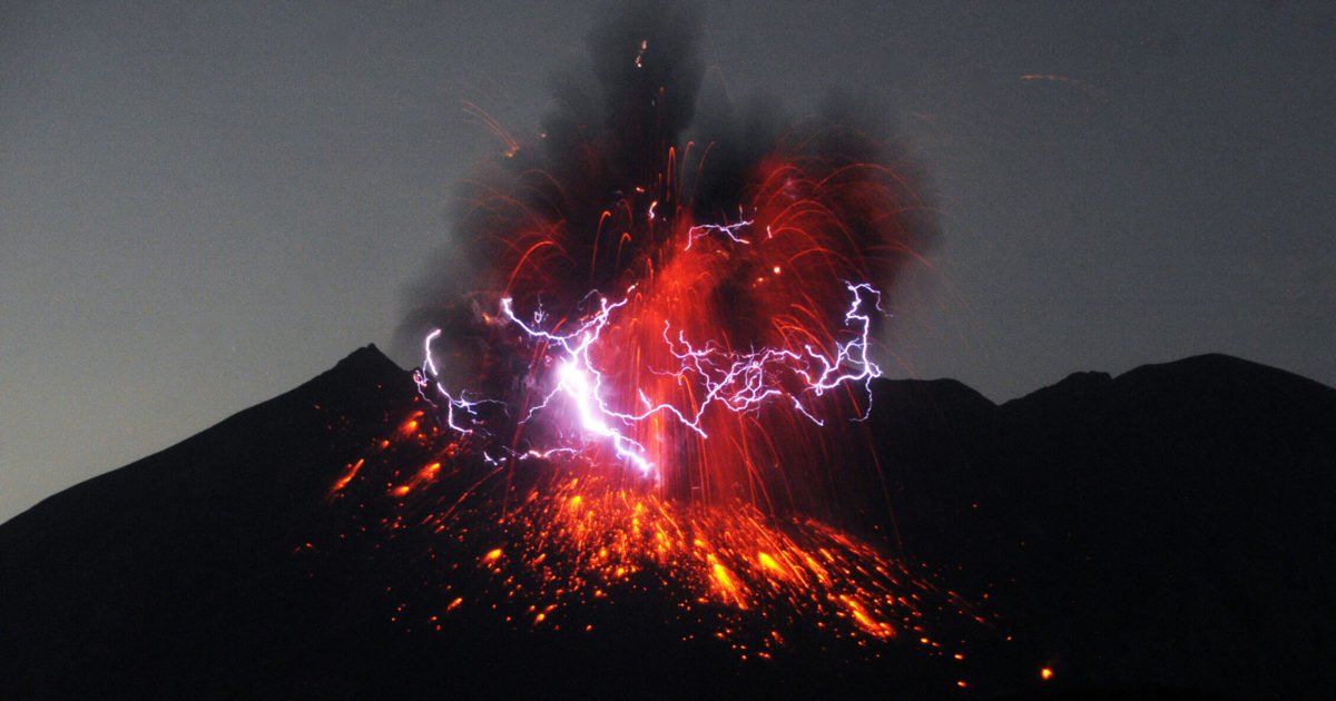 WIRED's tweet photo. Just in case ash and lava-spewing volcanoes weren't terrifying enough on their own: https://t.co/ZZ02kOV4Wv https://t.co/XuLS39Q1e3