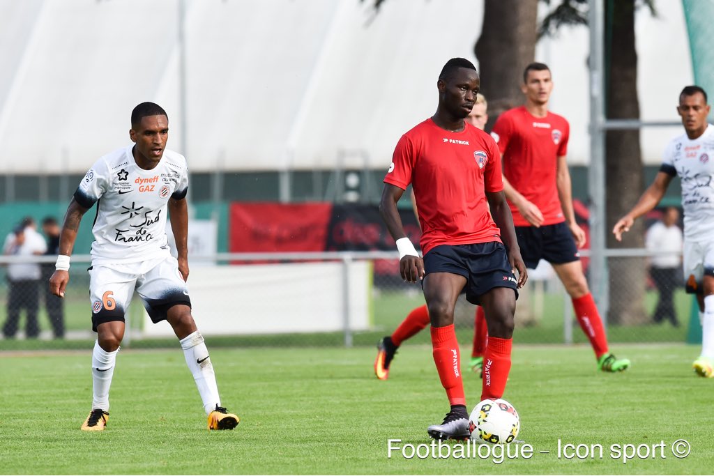Footballogue's tweet photo. [#L2🇫🇷] Lopy avec Clermont:

• 1er match officiel
• 8 minutes de jeu
• 1 carton rouge https://t.co/KRgLy9H4cy