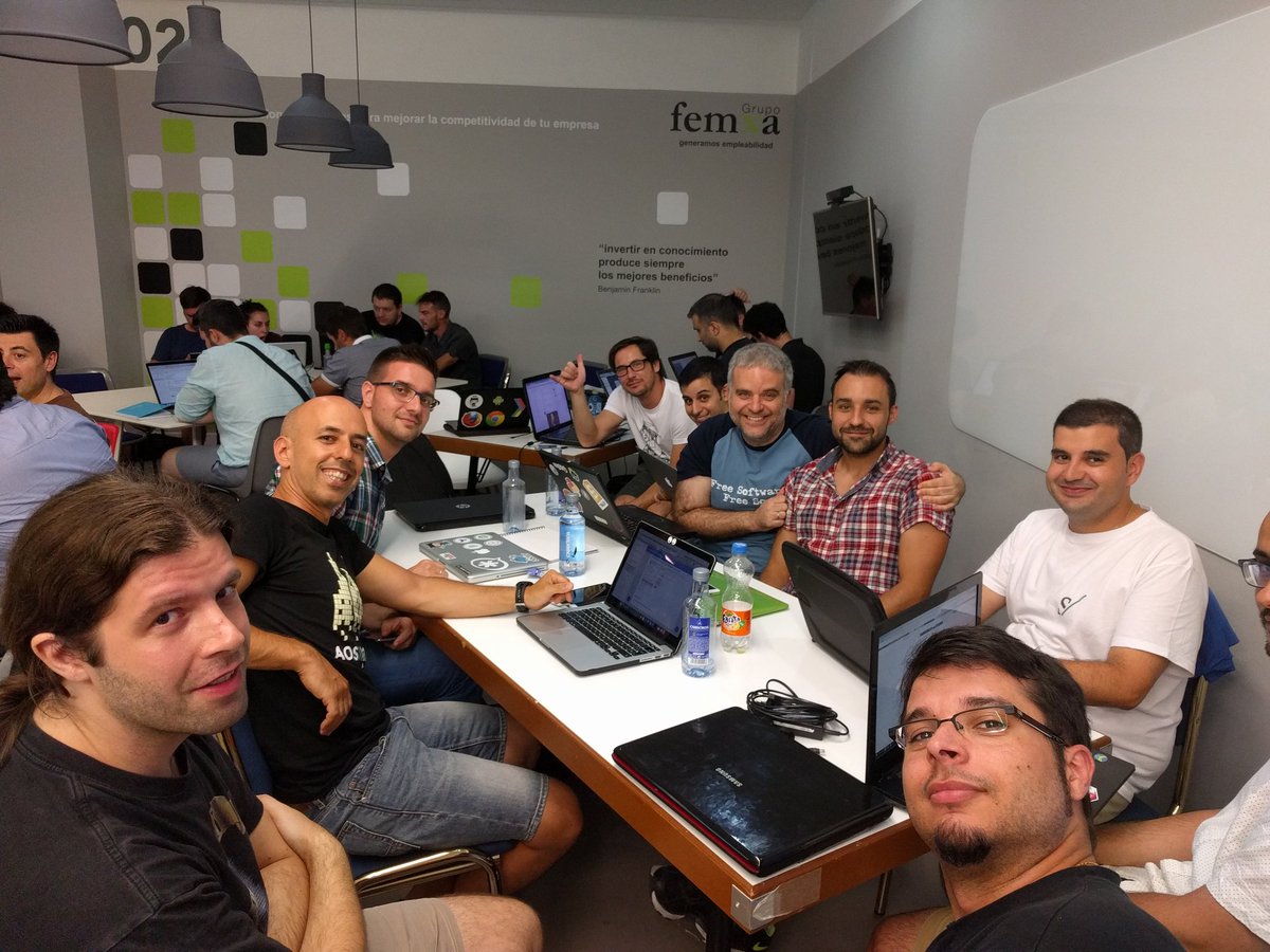 albertoruibal's tweet image. Un viernes de Julio a las 21h en el #PWADevSummit organizado por el @GDGVigo...