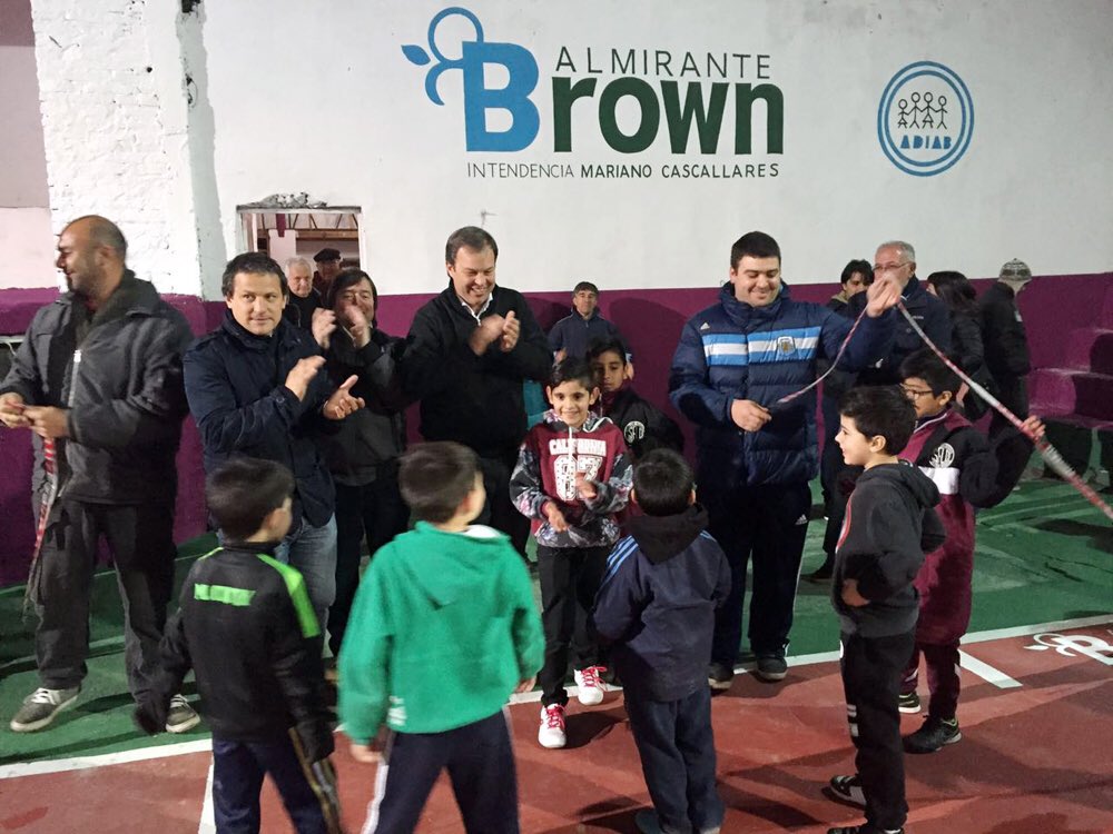 jonathanfrisa's tweet photo. Acompañando a Mariano Cascallares en la Soc.de Fomento Lomas de Burzaco. Recorrimos mejoras hechas. #SomosBrown https://t.co/rK8SZQUODJ