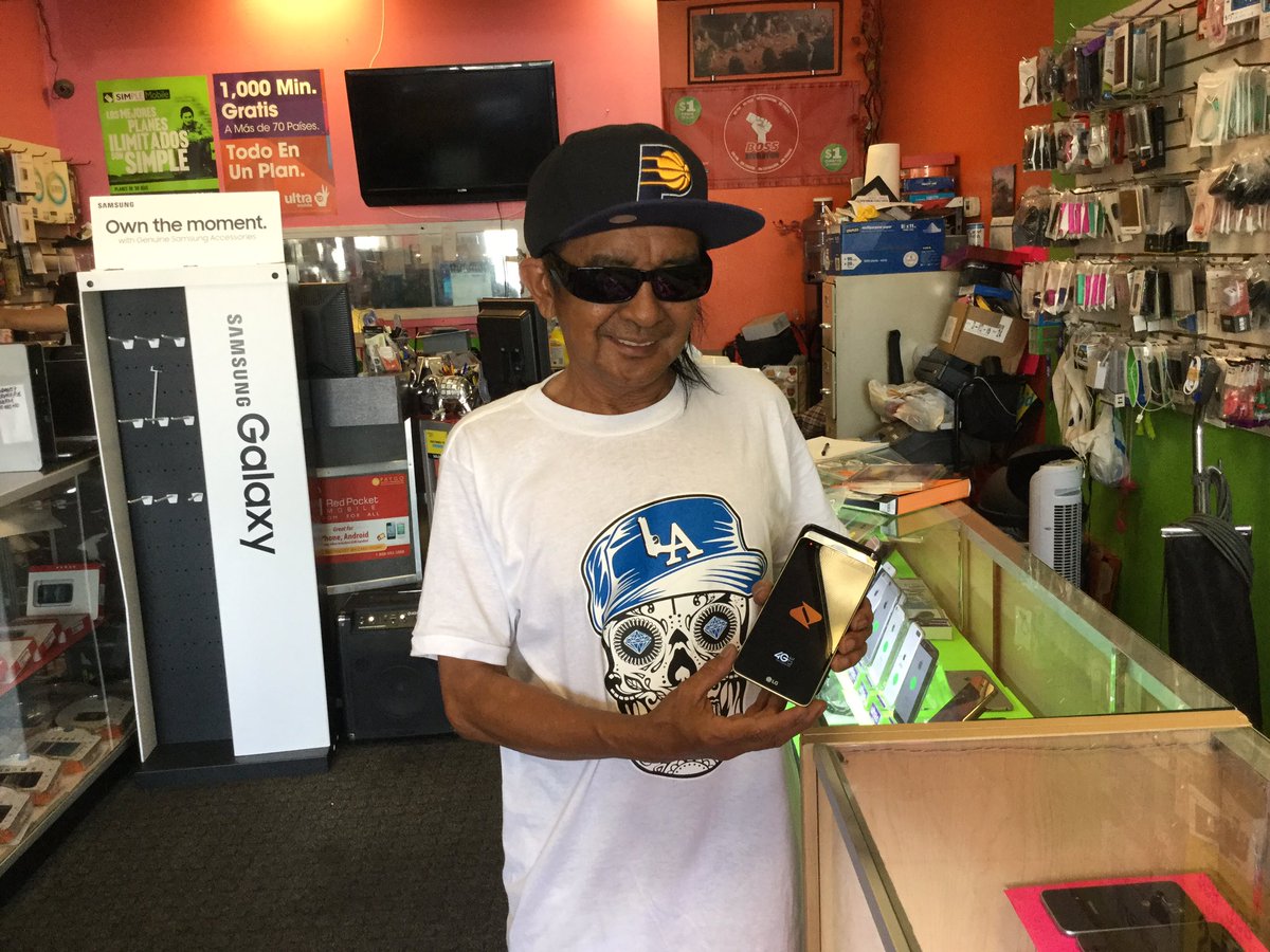 Callie_Sprint's tweet photo. Last day of our Hightech Wireless tent event started with a port from Ultra! https://t.co/IFXDTWRGsF