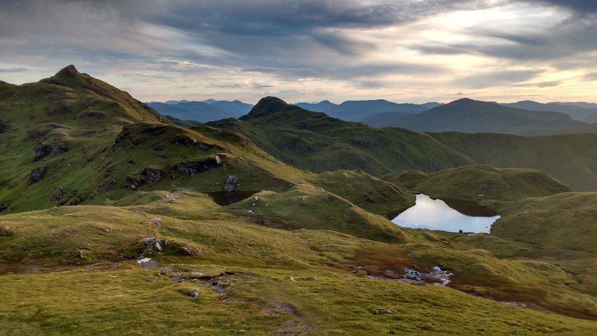 edradynatewhsky's tweet photo. Meall nan Tarmachan yesterday around 8.30-9pm #Perthshire #Sunset #Scotland #Munro https://t.co/6pWQmJ43vT