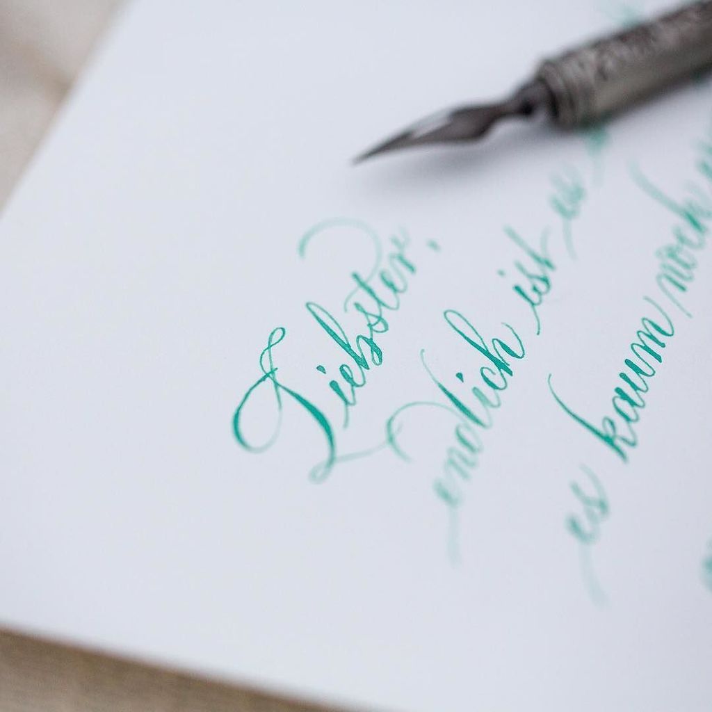 tintenfuchs's tweet photo. Detail of a piece for @mademoisellefee_events 💖 style mix galore!
#calligraphy #kalligraphie #kalligrafie #modernca… https://t.co/SUvHMigzj1