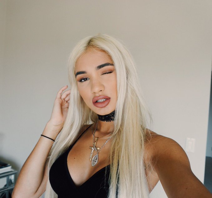 Watch ♕ Pia Mia's leaked NSFW photo on TwXstars