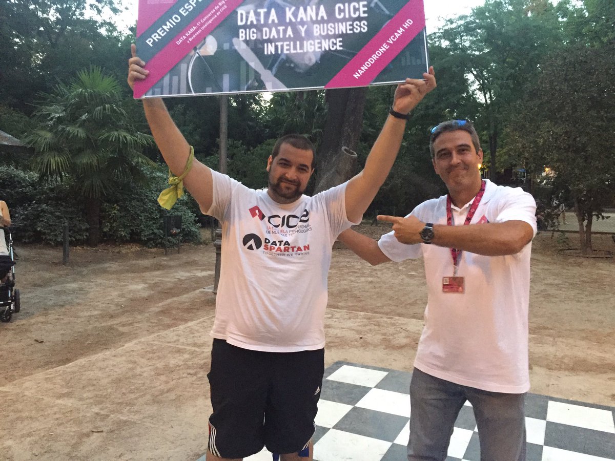 Y para el miembro más implicado, Oscar Yago, el premio especial!! #CICEDataKana #ÁngelCaido